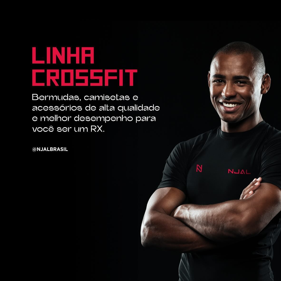 Arte oficial da Linha Crossfit: atleta sorrindo de braços cruzados, camiseta preta NJAL, fundo preto.